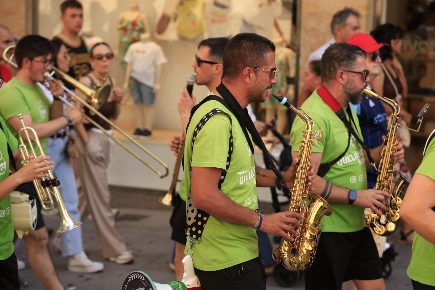 Gigantes y Cabezudos toman las calles del centro de Salamanca