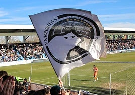 Bandera con el escudo de Unionistas de Salamanca