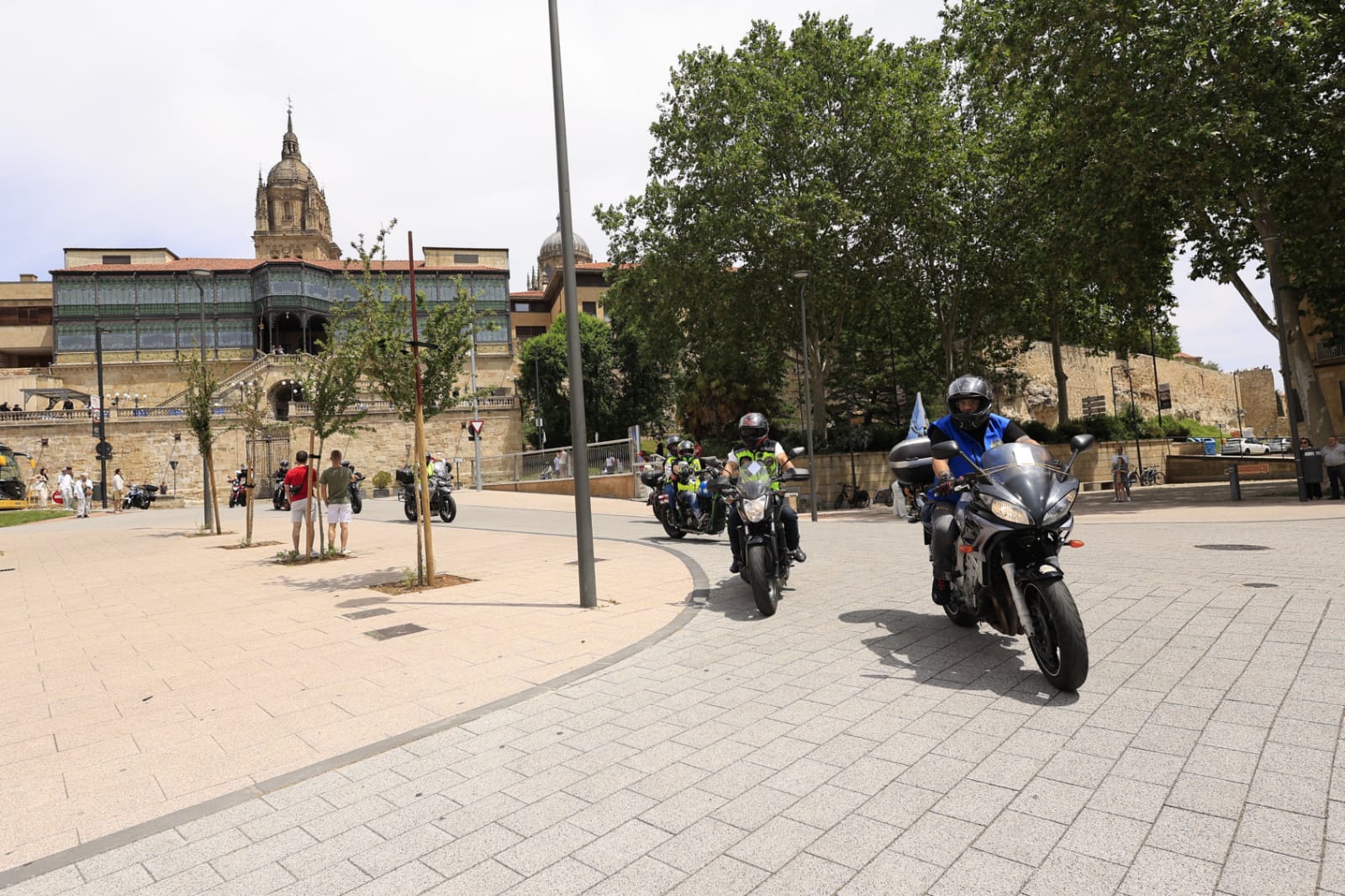 Los coches clásicos no fallan a su cita en las Fiestas de San Juan de Sahagún