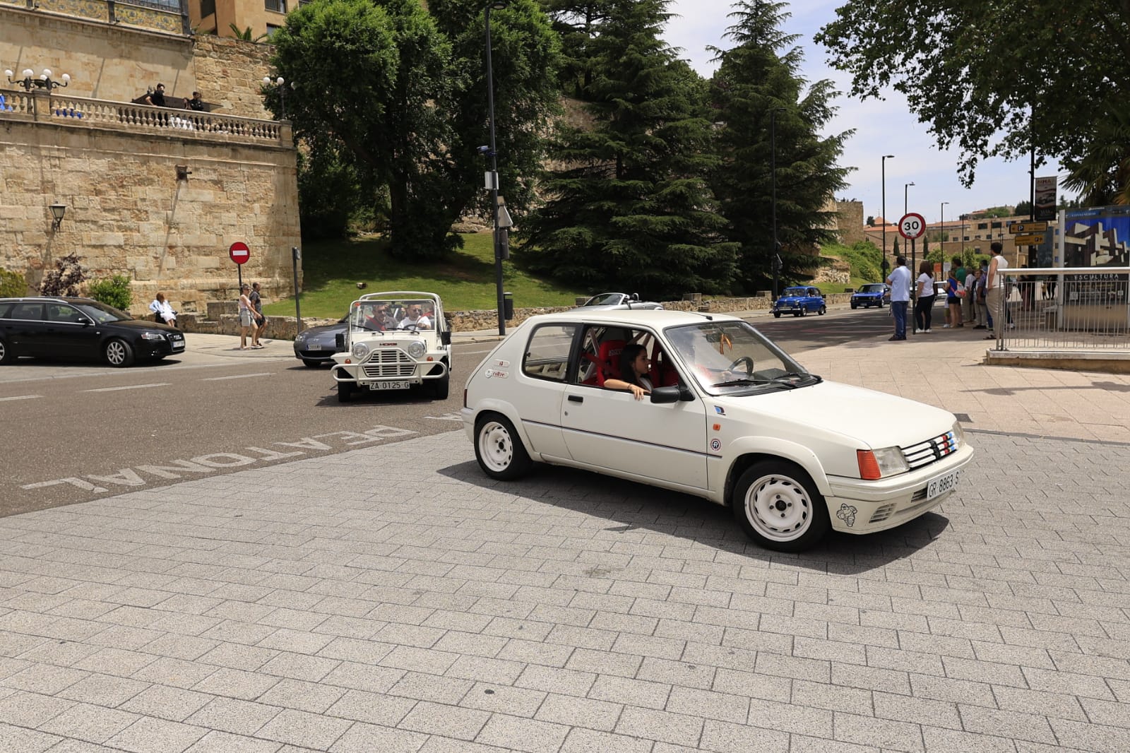Los coches clásicos no fallan a su cita en las Fiestas de San Juan de Sahagún