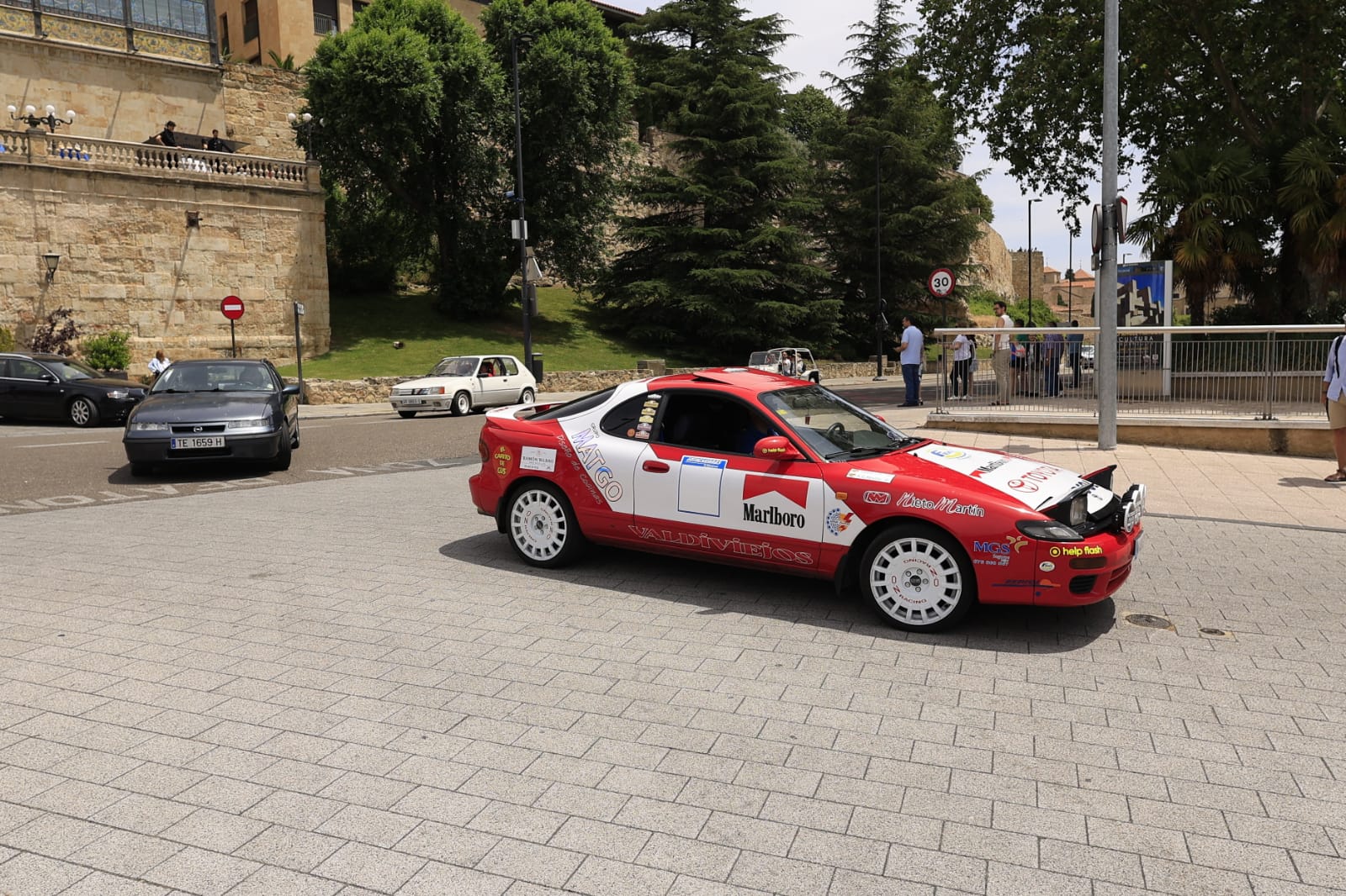 Los coches clásicos no fallan a su cita en las Fiestas de San Juan de Sahagún