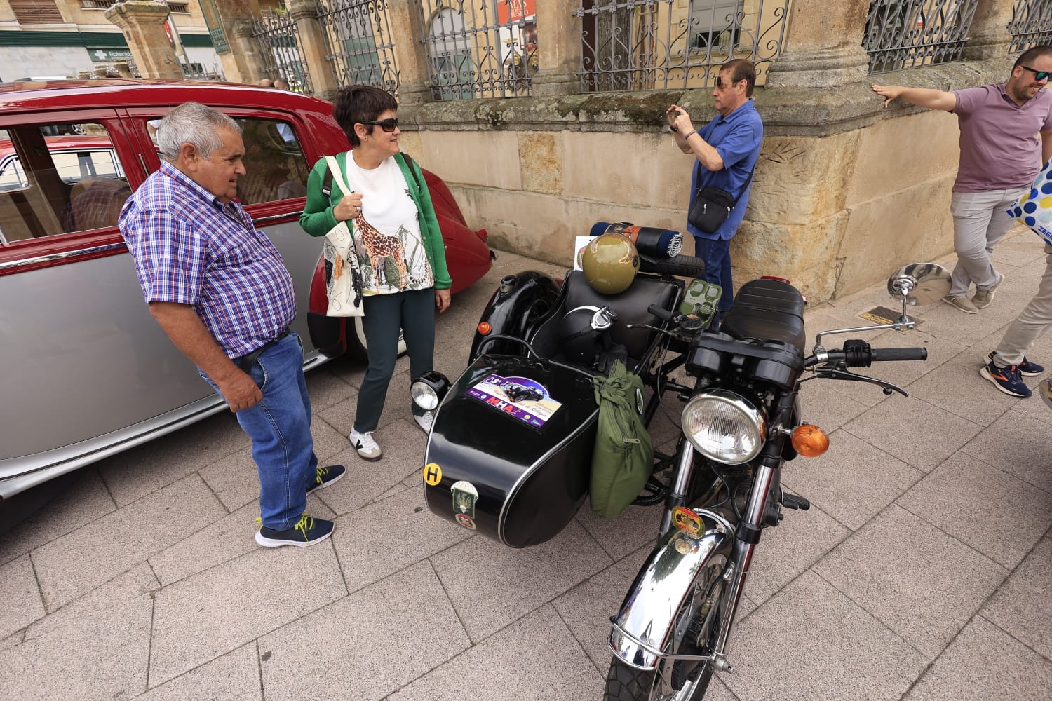 Los coches clásicos no fallan a su cita en las Fiestas de San Juan de Sahagún