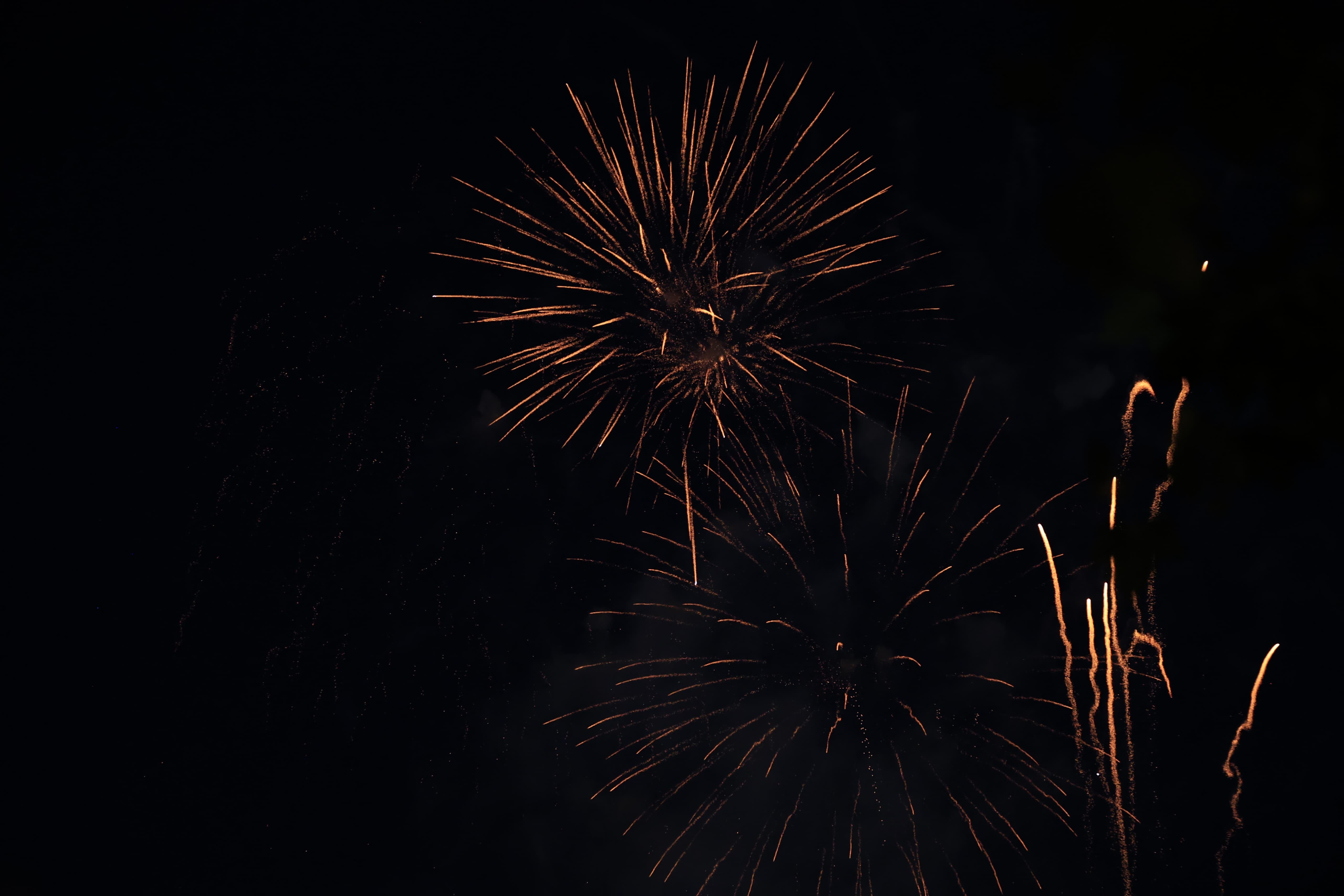 Un estallido de fuegos artificiales cierra San Juan de Sahagún en una noche mágica en Salamanca