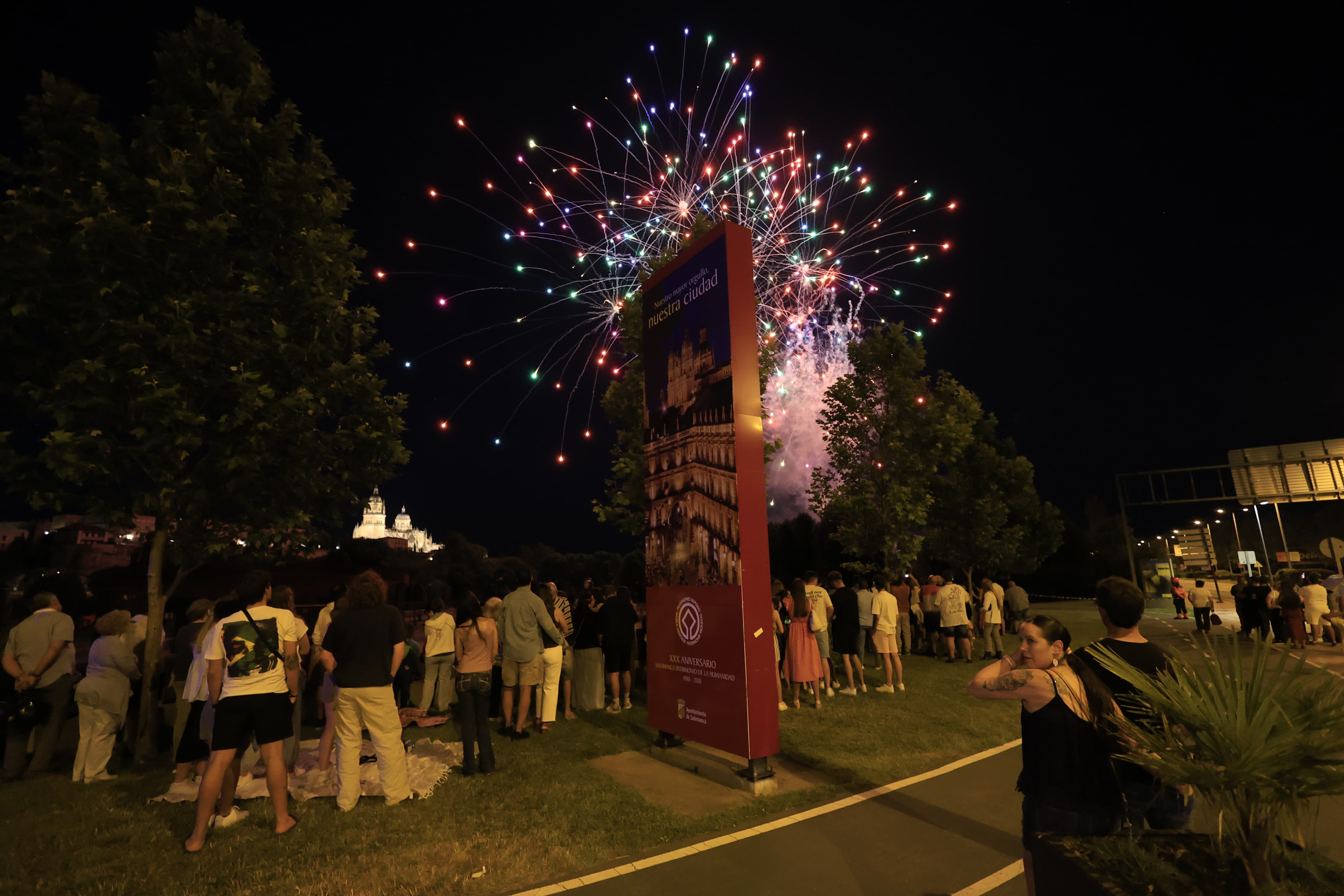 Un estallido de fuegos artificiales cierra San Juan de Sahagún en una noche mágica en Salamanca