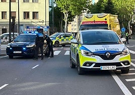 Coches patrulla de la Policía Nacional y la Policía Local.