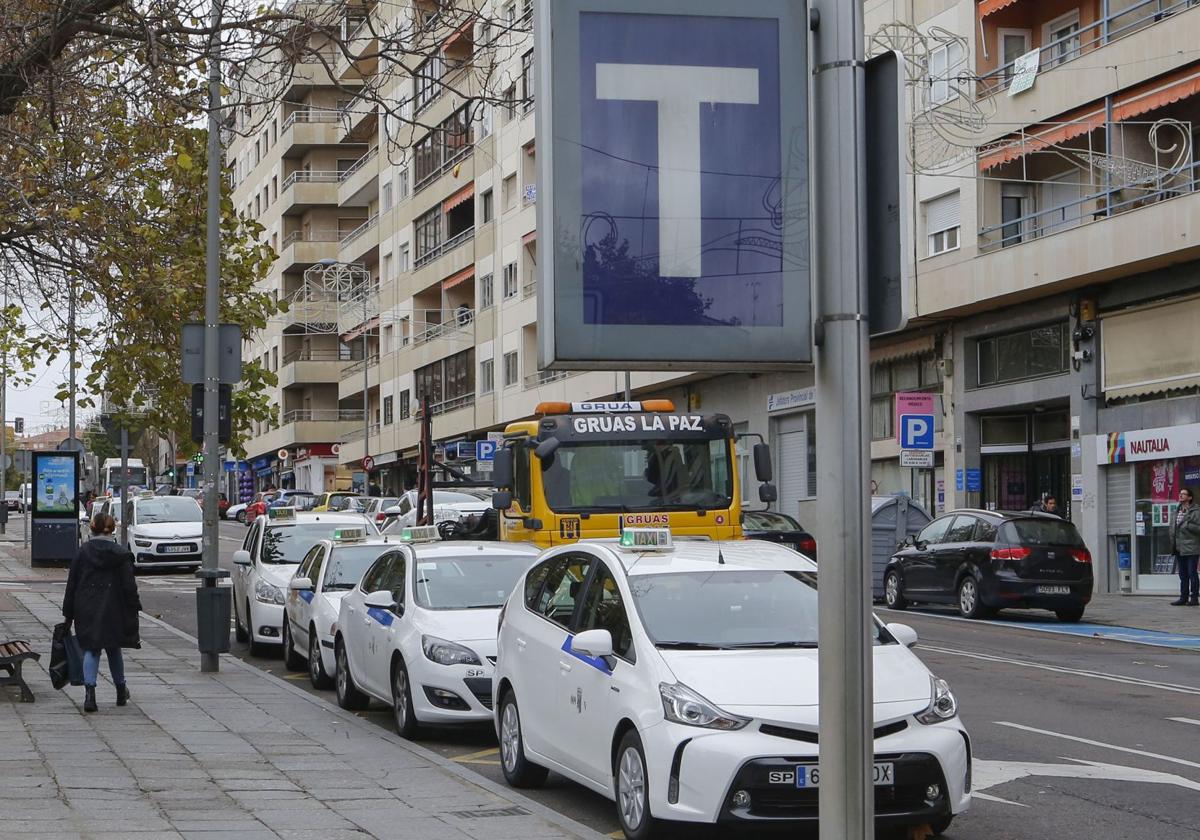 Para de taxis en la capital salmantina en una imagen de archivo.