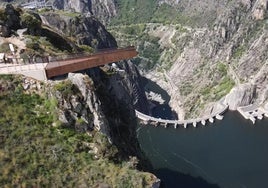 La central de Aldeadávila, vista desde un mirador.