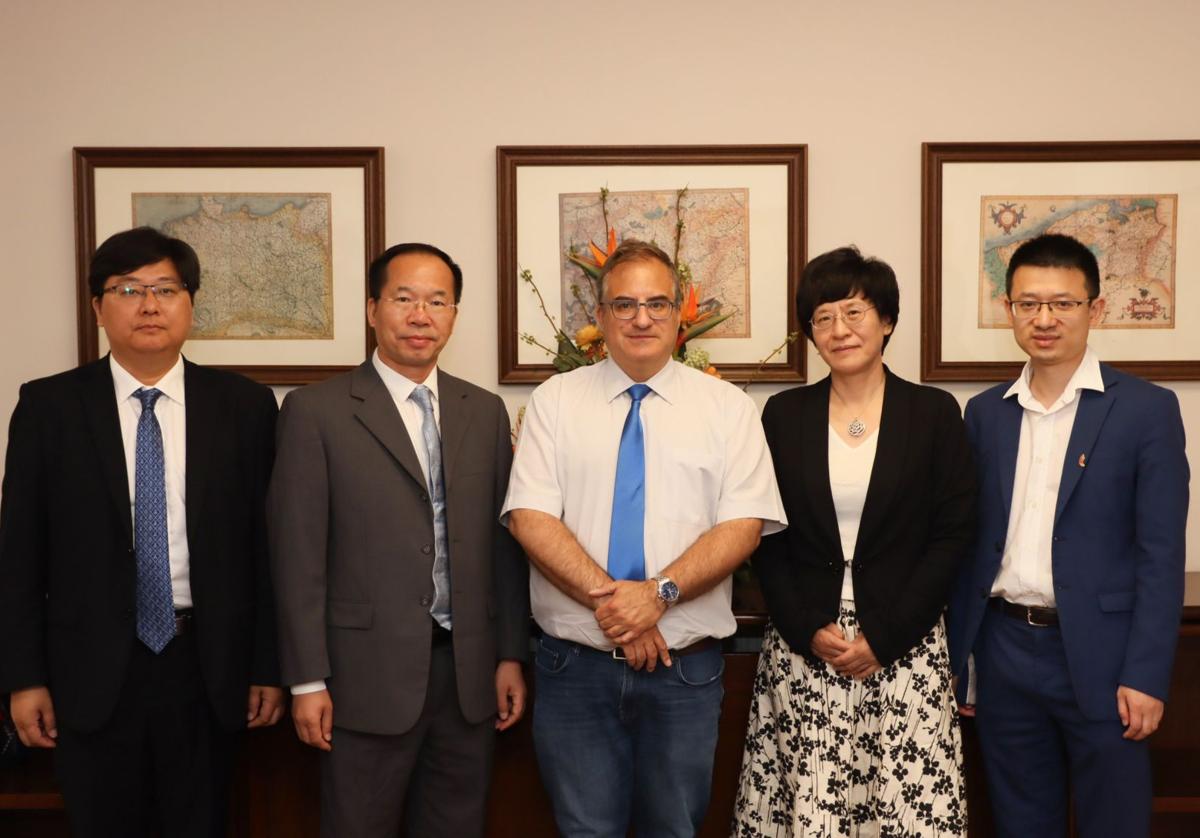 La Universidad de Hunan visita la USAL para fundar una red de universidades milenarias