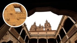 Patio principal de la Casa de las Conchas; en el círculo, una de las ventanas en la fachada
