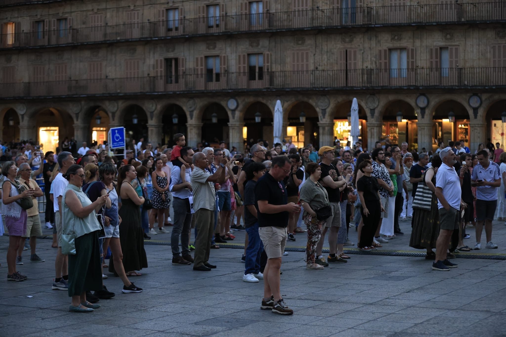 Los barcos de fuego iluminan la segunda jornada del Fácyl en Salamanca