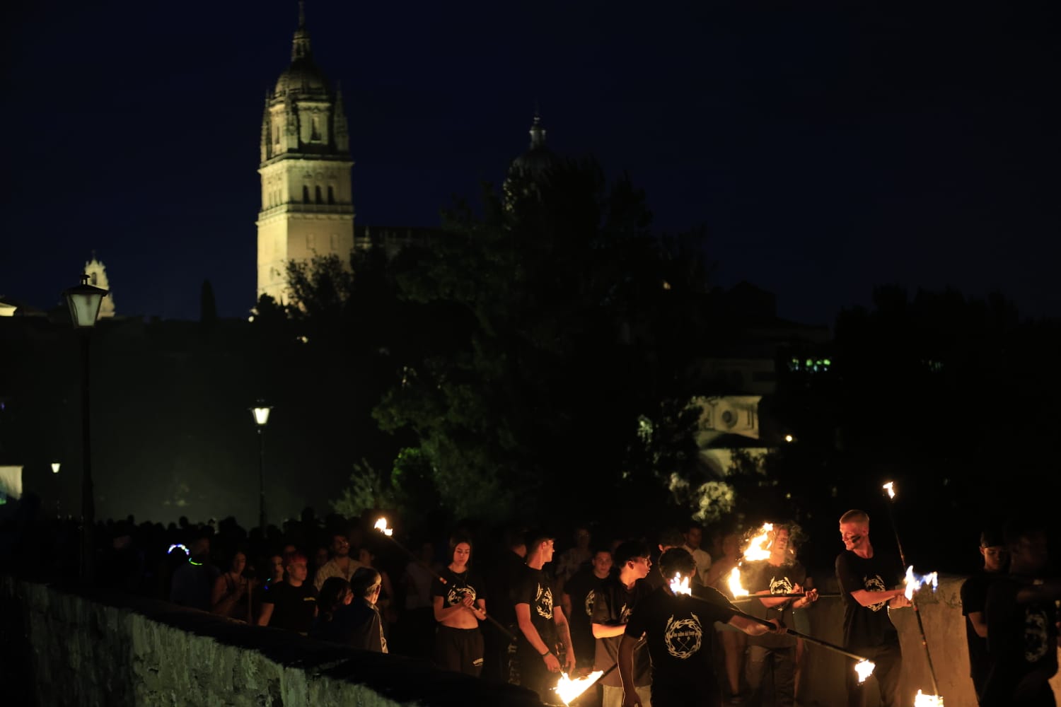 Los barcos de fuego iluminan la segunda jornada del Fácyl en Salamanca