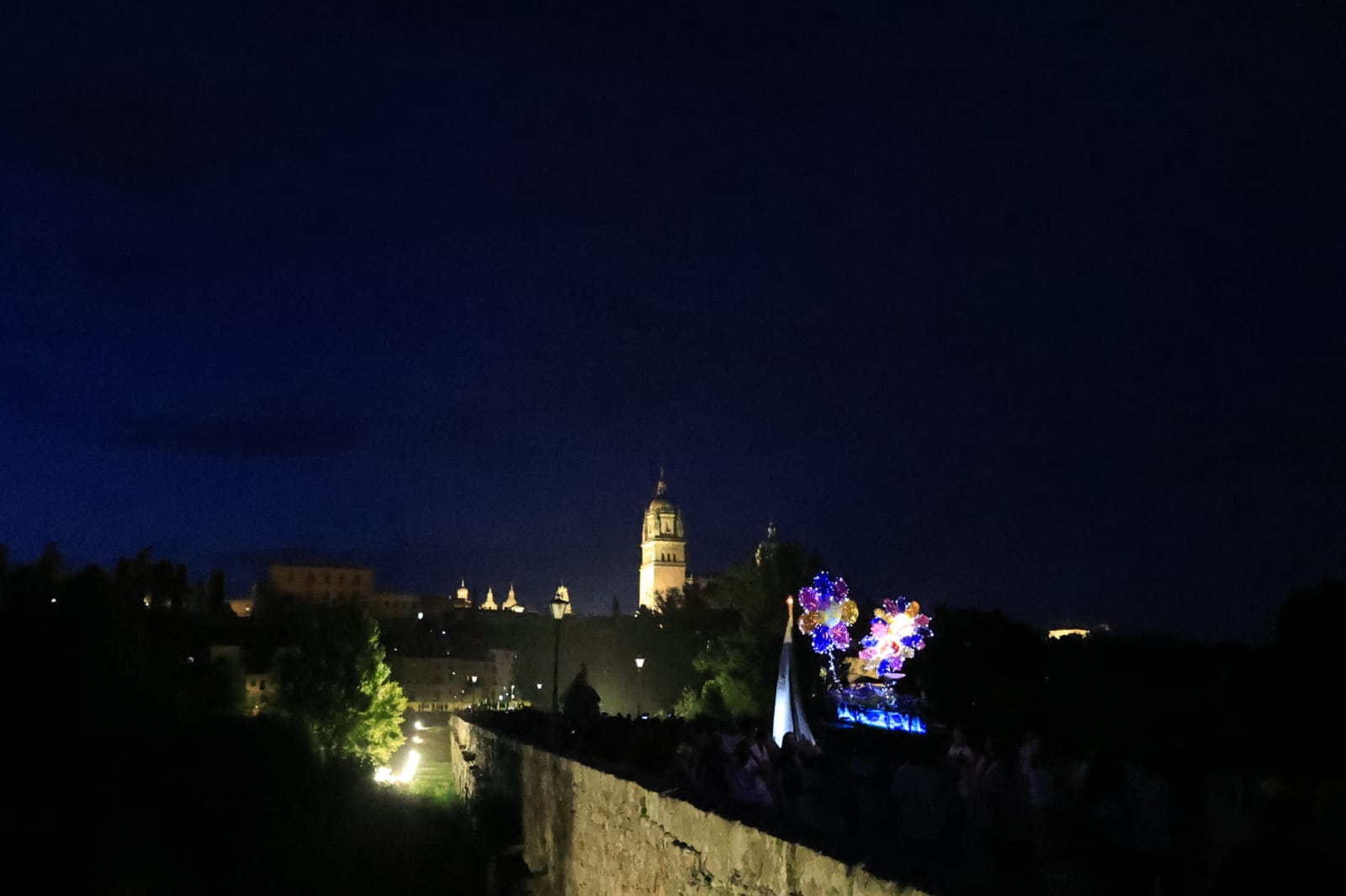 Los barcos de fuego iluminan la segunda jornada del Fácyl en Salamanca