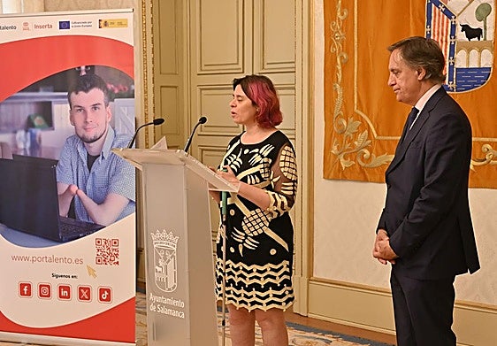 Intervención de Virginia Carcedo ante la presencia de García Carbayo.