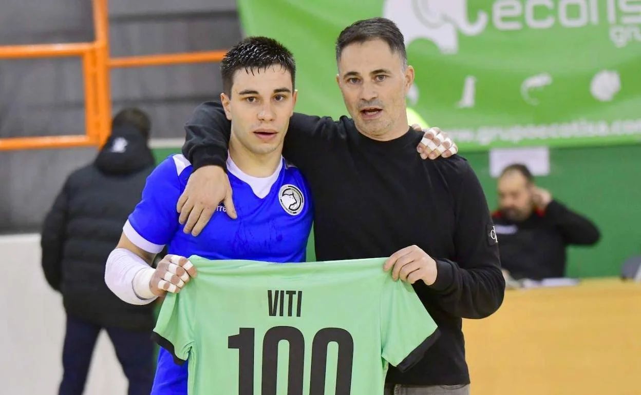 Viti, a la izquierda, junto a Juanlu, en su etapa en el CD Salamanca FS.