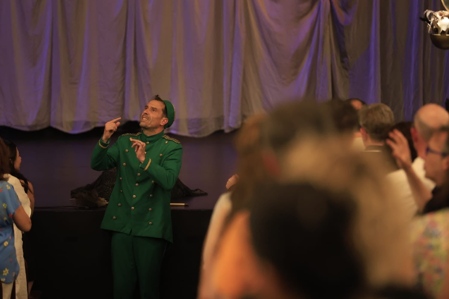 Ítaca revoluciona la Plaza Mayor en una nueva jornada del XX Fácyl en Salamanca con música, teatro, humor y espectáculos