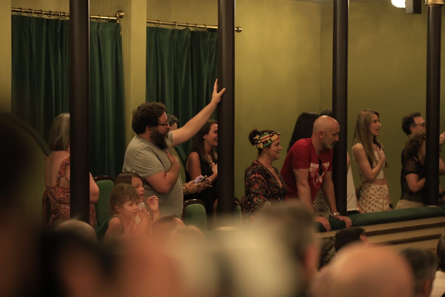 Ítaca revoluciona la Plaza Mayor en una nueva jornada del XX Fácyl en Salamanca con música, teatro, humor y espectáculos