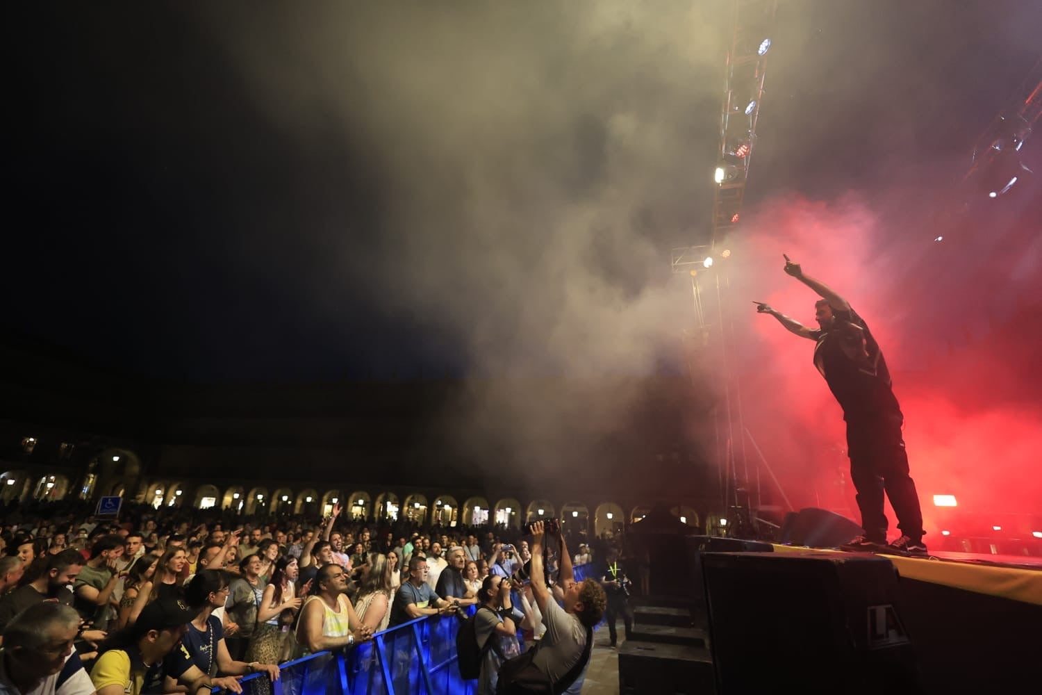 Ítaca revoluciona la Plaza Mayor en una nueva jornada del XX Fácyl en Salamanca con música, teatro, humor y espectáculos