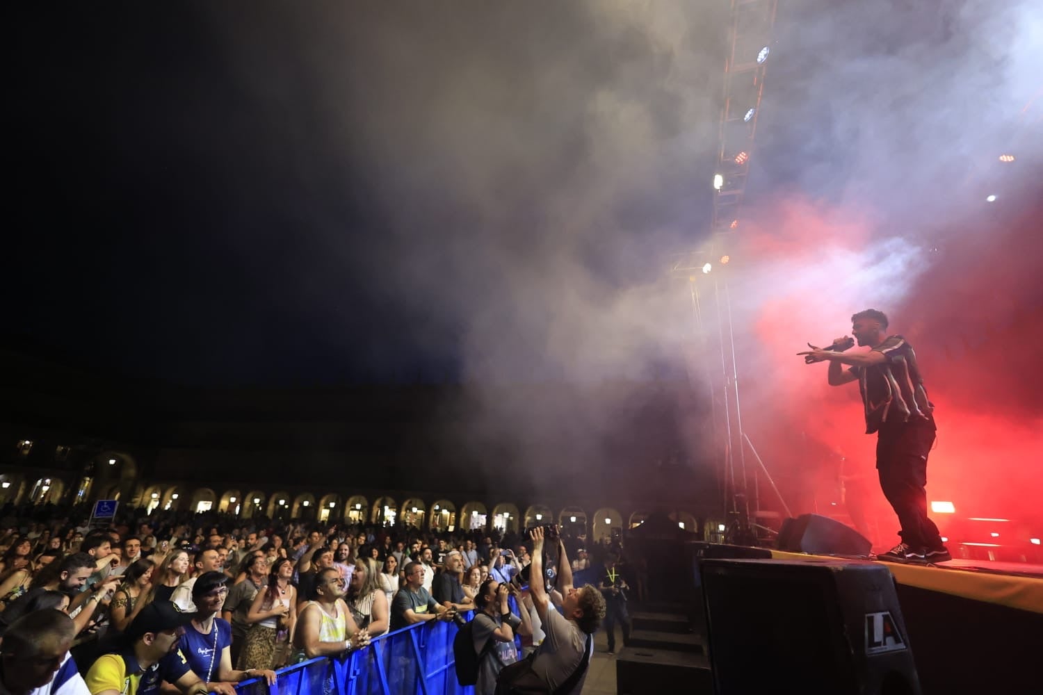 Ítaca revoluciona la Plaza Mayor en una nueva jornada del XX Fácyl en Salamanca con música, teatro, humor y espectáculos