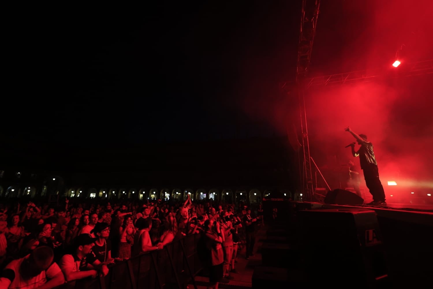 Ítaca revoluciona la Plaza Mayor en una nueva jornada del XX Fácyl en Salamanca con música, teatro, humor y espectáculos