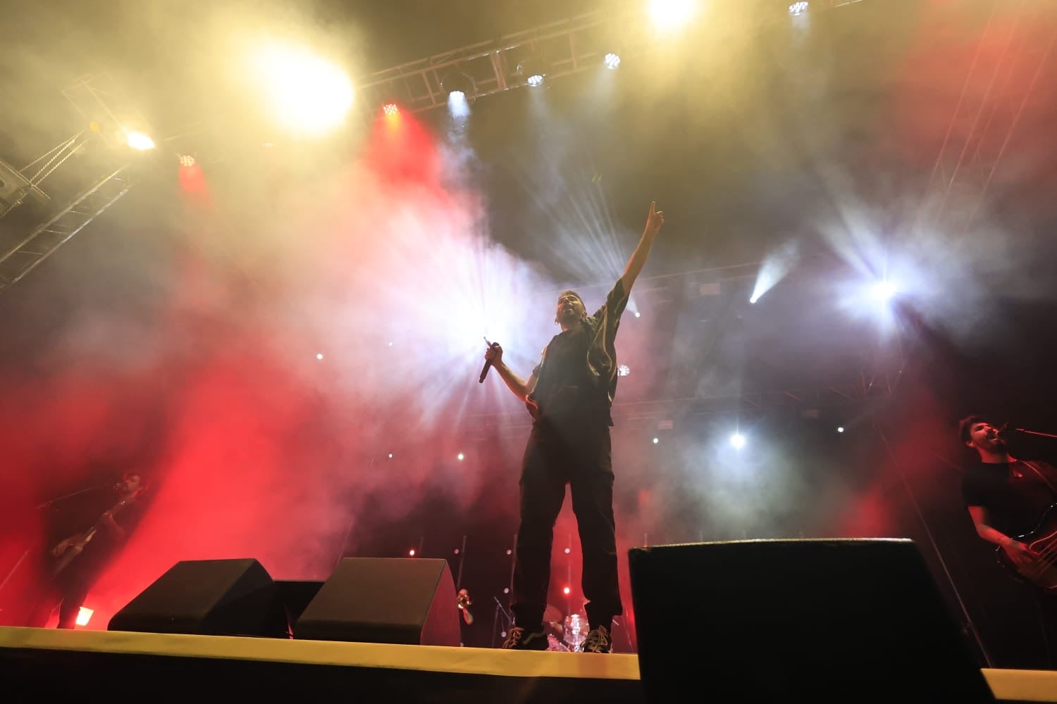 Ítaca revoluciona la Plaza Mayor en una nueva jornada del XX Fácyl en Salamanca con música, teatro, humor y espectáculos