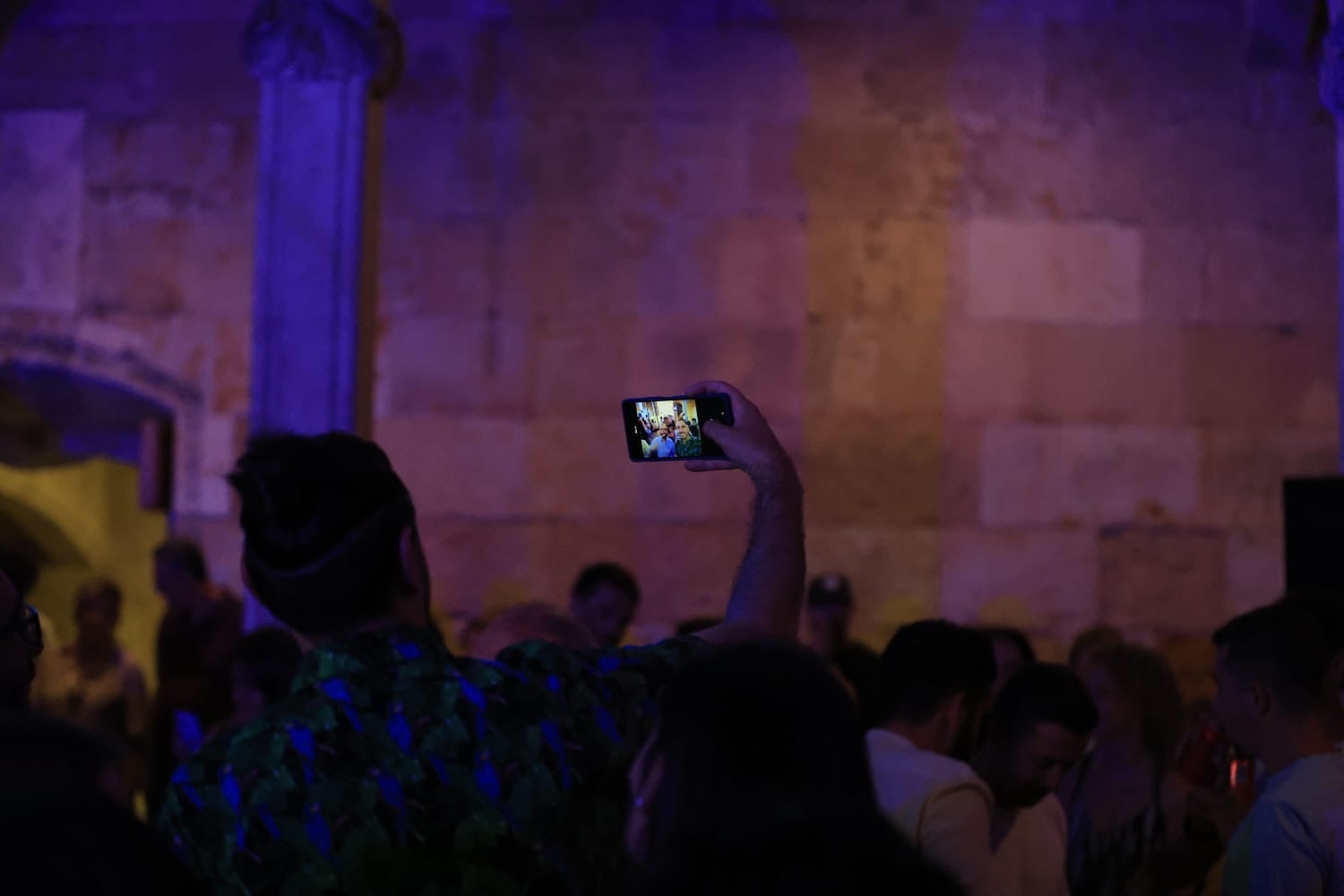 Ítaca revoluciona la Plaza Mayor en una nueva jornada del XX Fácyl en Salamanca con música, teatro, humor y espectáculos