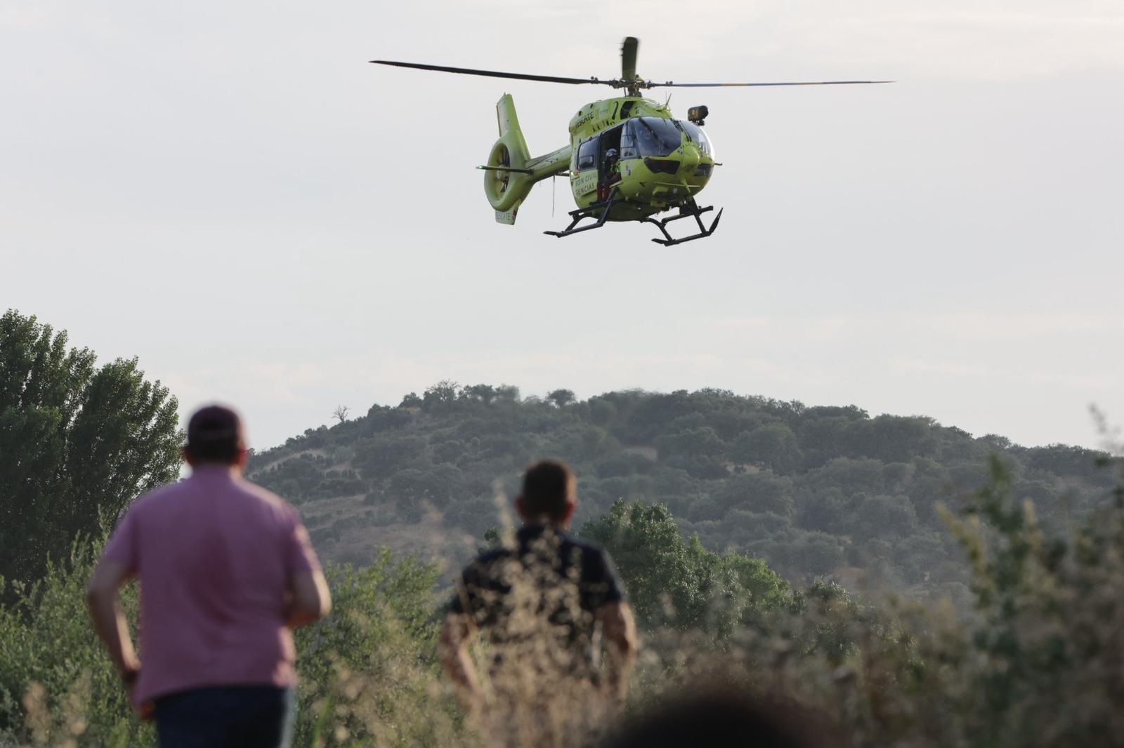 Helicóptero y buzos buscan al joven al que se ha 'tragado' el río Tormes