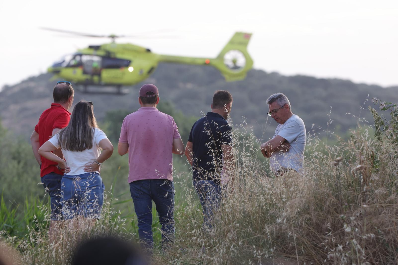 Helicóptero y buzos buscan al joven al que se ha 'tragado' el río Tormes