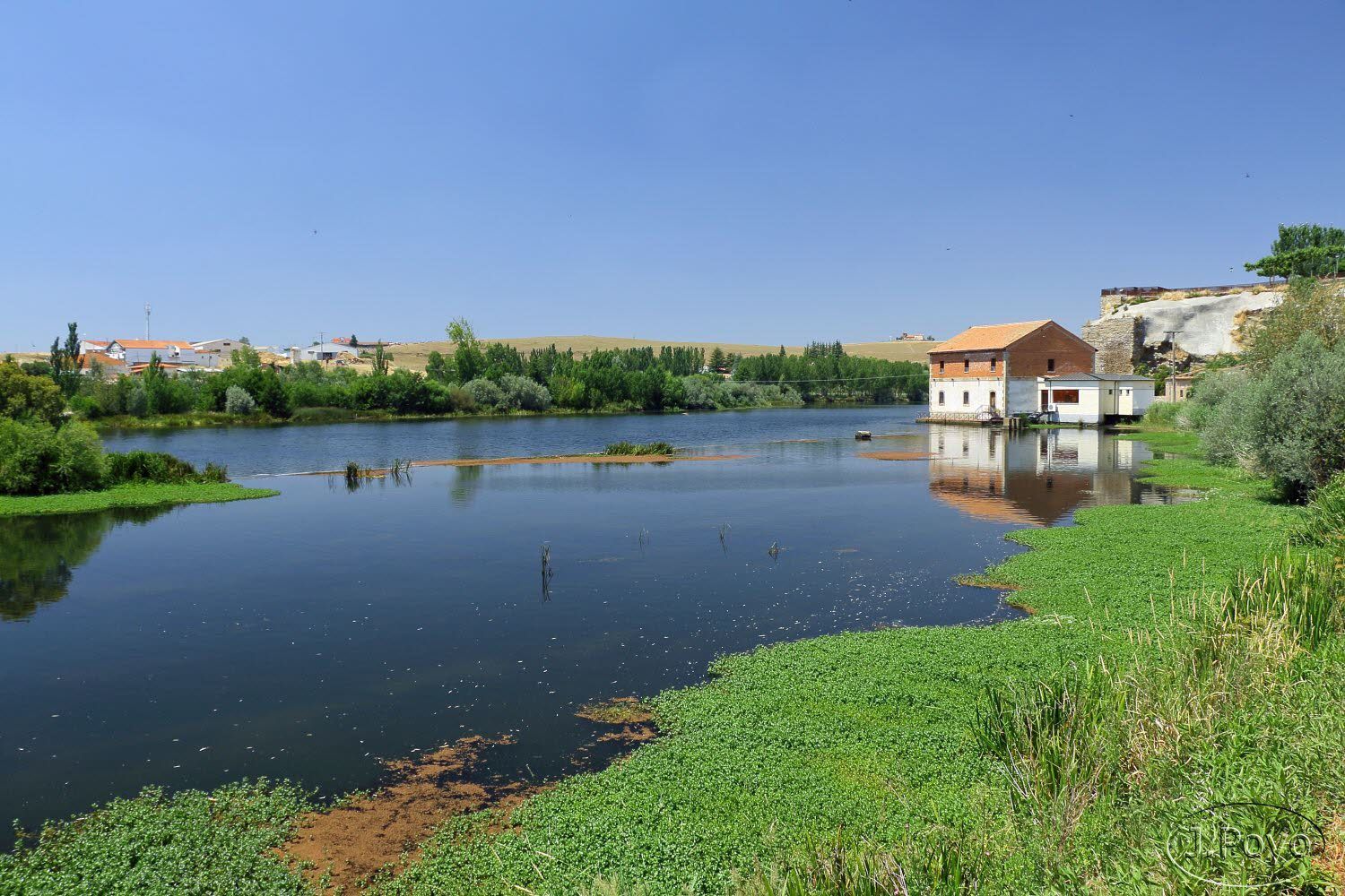 El río, a su paso por Alba de Tormes.