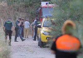 Dispositivo montado en Alba de Tormes en las inmediaciones del río para buscar al joven desaparecido este domingo mientras se bañaba.