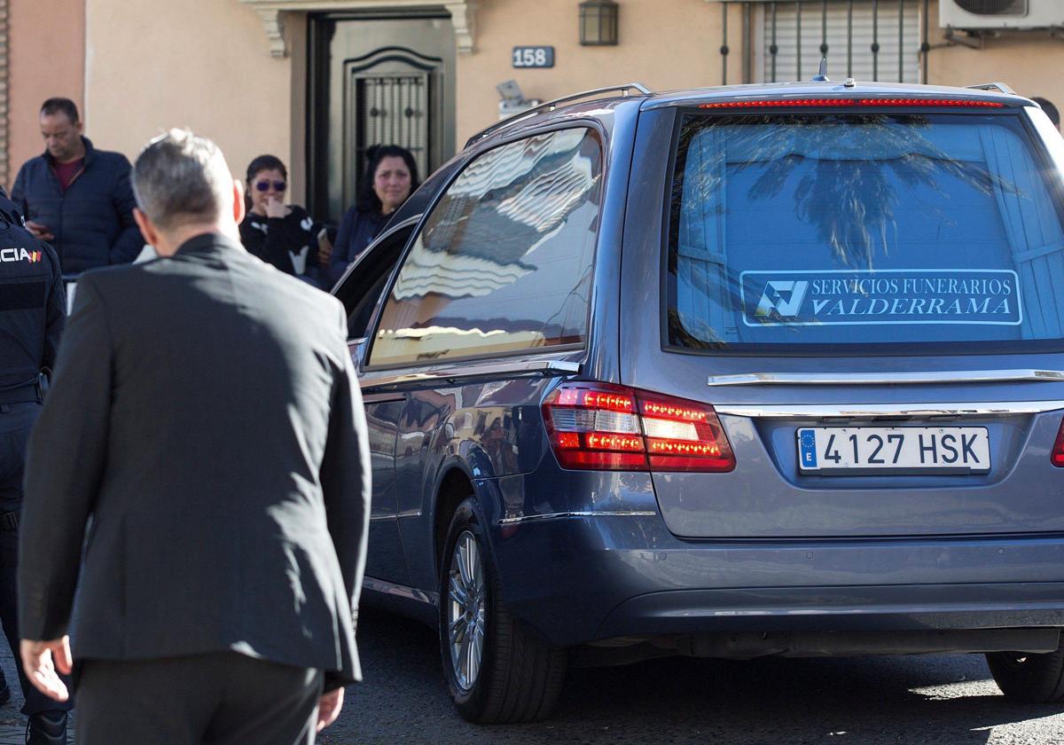 Un coche fúnebre en una imagen de archivo.