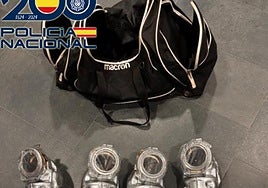 Imagen de algunos de los objetos robados del camión.