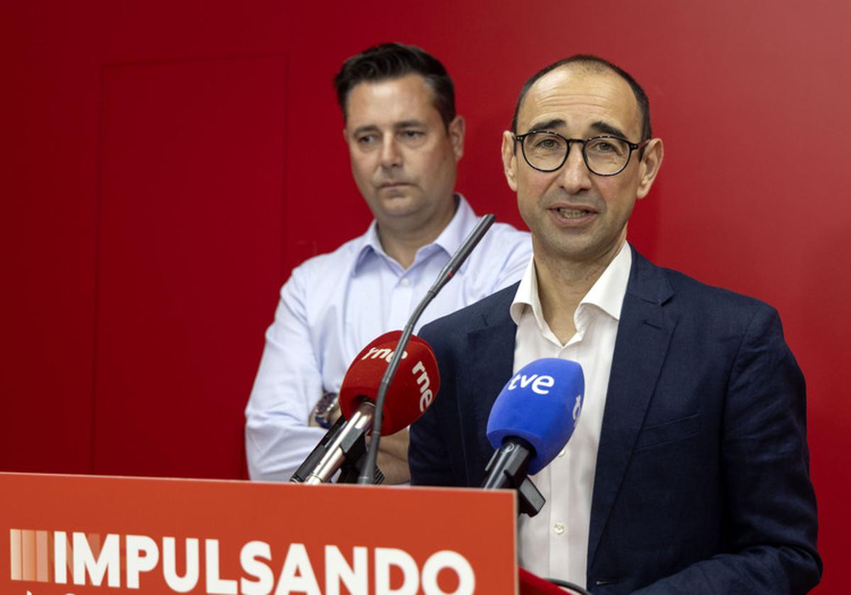 El Secretario General del PSOE en Salamanca, David Serrada y el Secretario de Organización del PSOE de Castilla y León, Daniel de la Rosa