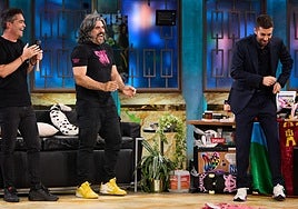 Álex Clavero, JJ Vaquero y David Broncano en el plató de La Revuelta