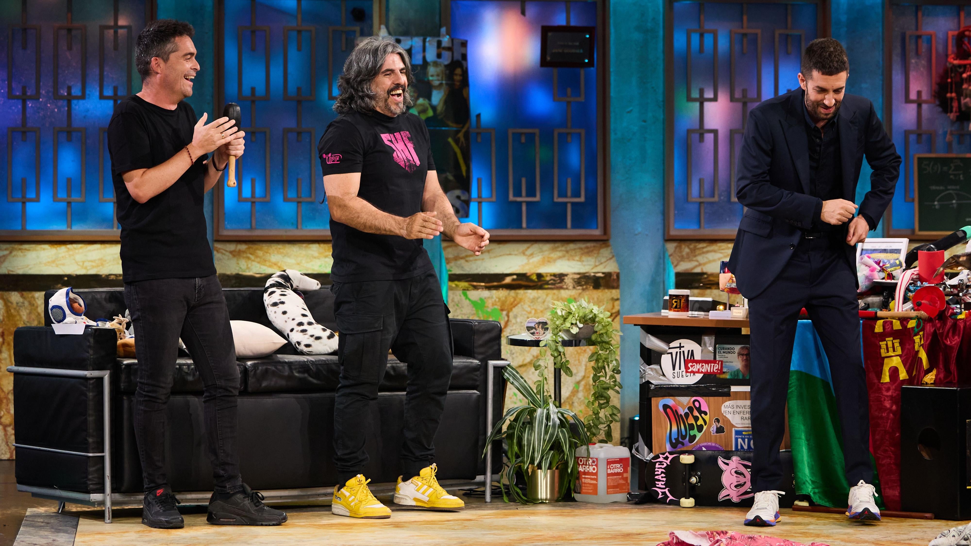Álex Clavero, JJ Vaquero y David Broncano en el plató de La Revuelta