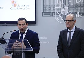 Eloy Ruiz, junto con el presidente de la Diputación, Javier Iglesias.