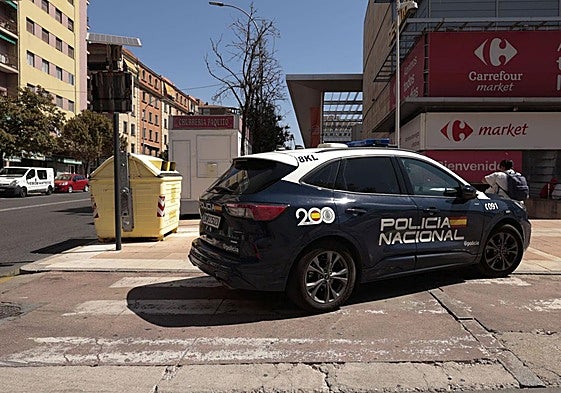 Imagen de archivo de un coche de la Policía Nacional de Salamanca.