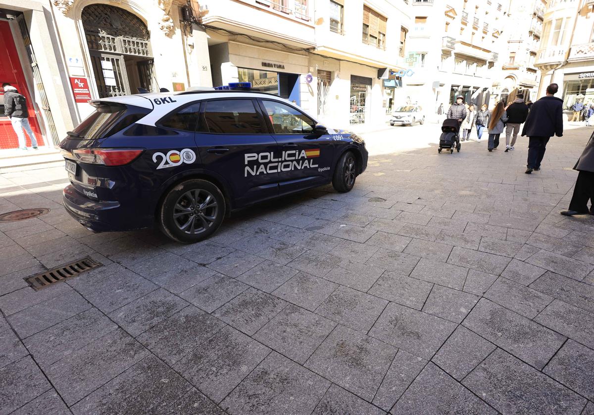 Un coche de la Policía Nacional de Salamanca.