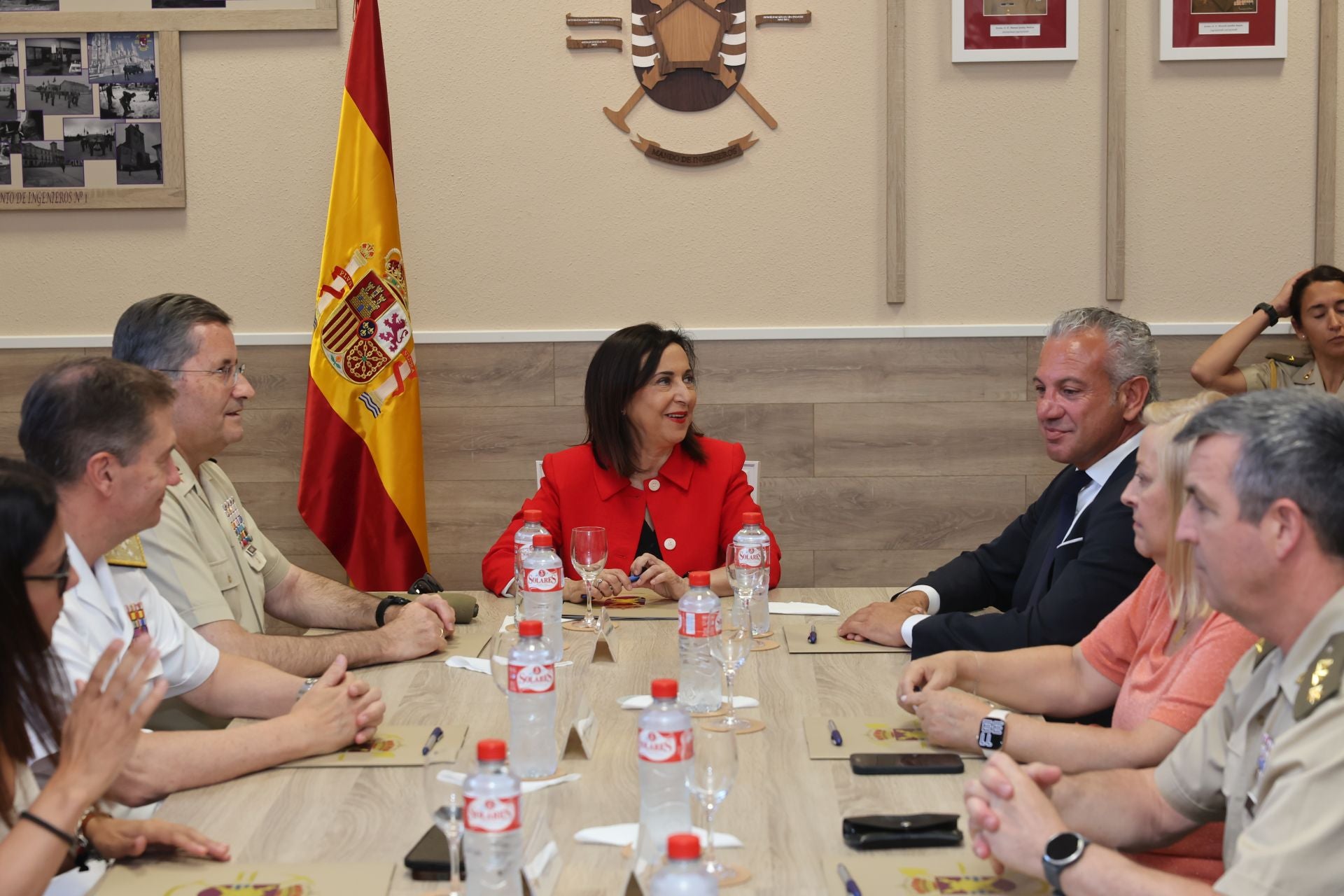 La visita de la ministra de Defensa al REI 11 de Ingenieros de Salamanca, en imágenes