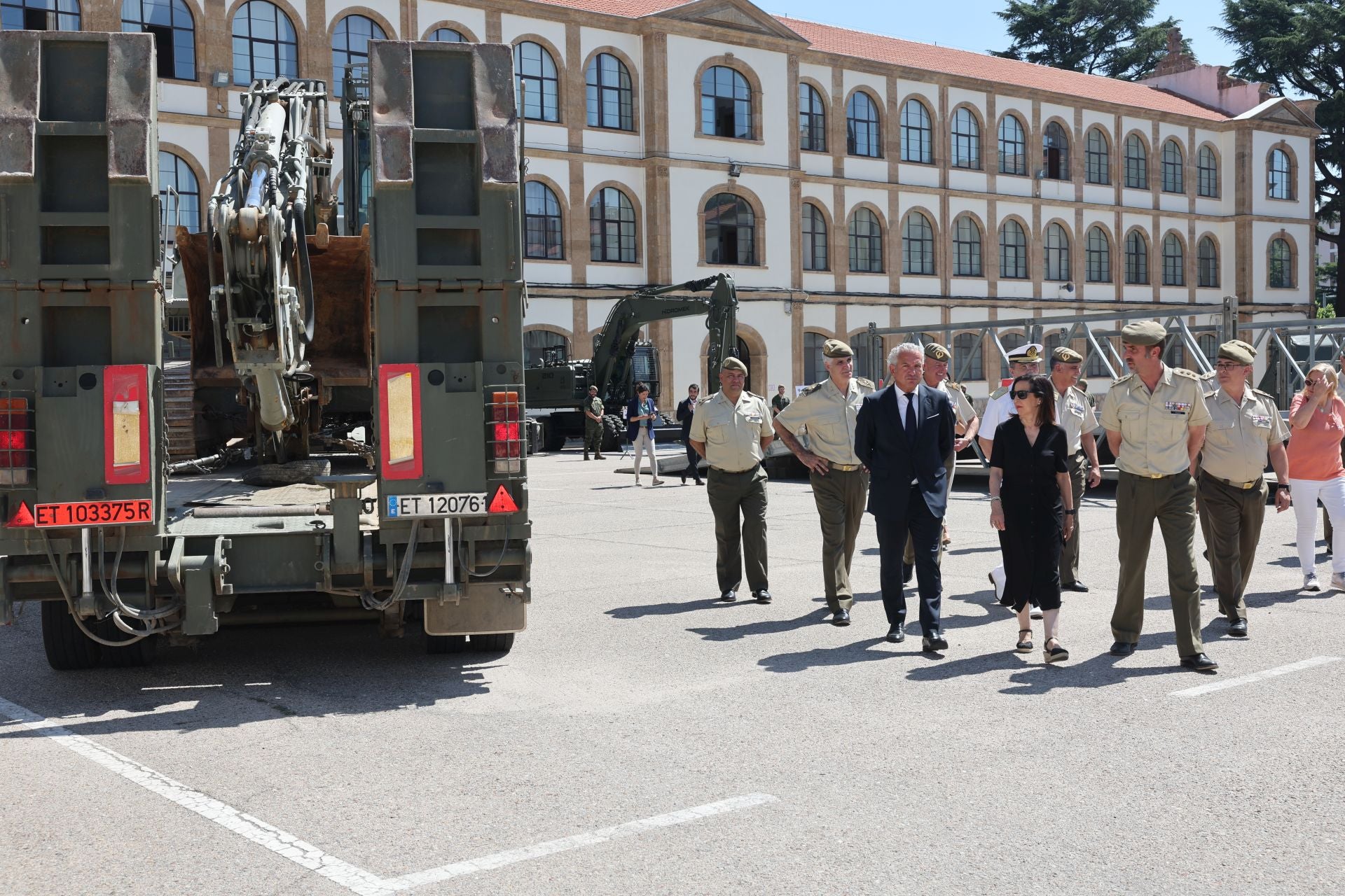 La visita de la ministra de Defensa al REI 11 de Ingenieros de Salamanca, en imágenes