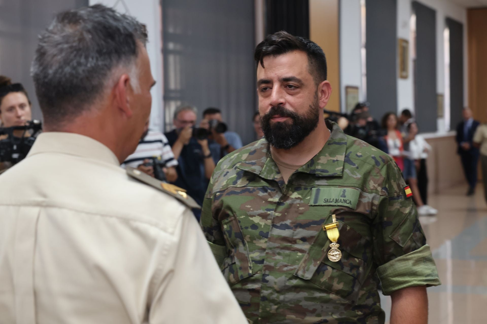 La visita de la ministra de Defensa al REI 11 de Ingenieros de Salamanca, en imágenes