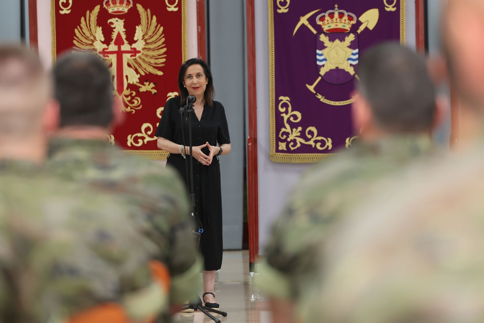 La visita de la ministra de Defensa al REI 11 de Ingenieros de Salamanca, en imágenes