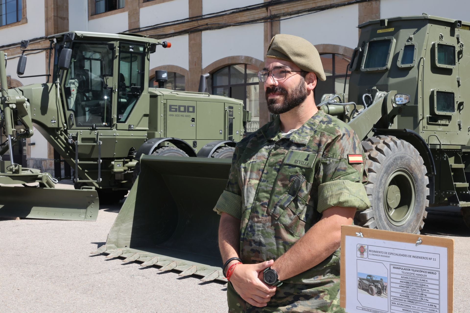 La visita de la ministra de Defensa al REI 11 de Ingenieros de Salamanca, en imágenes