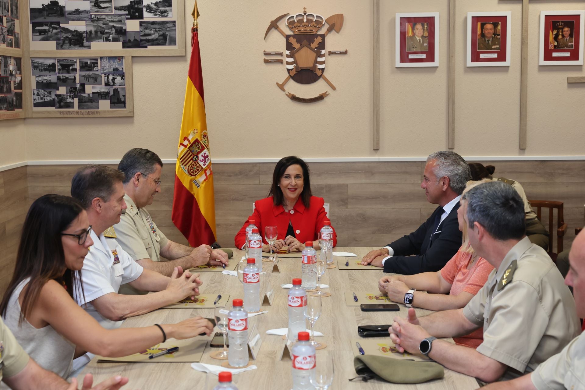 La visita de la ministra de Defensa al REI 11 de Ingenieros de Salamanca, en imágenes