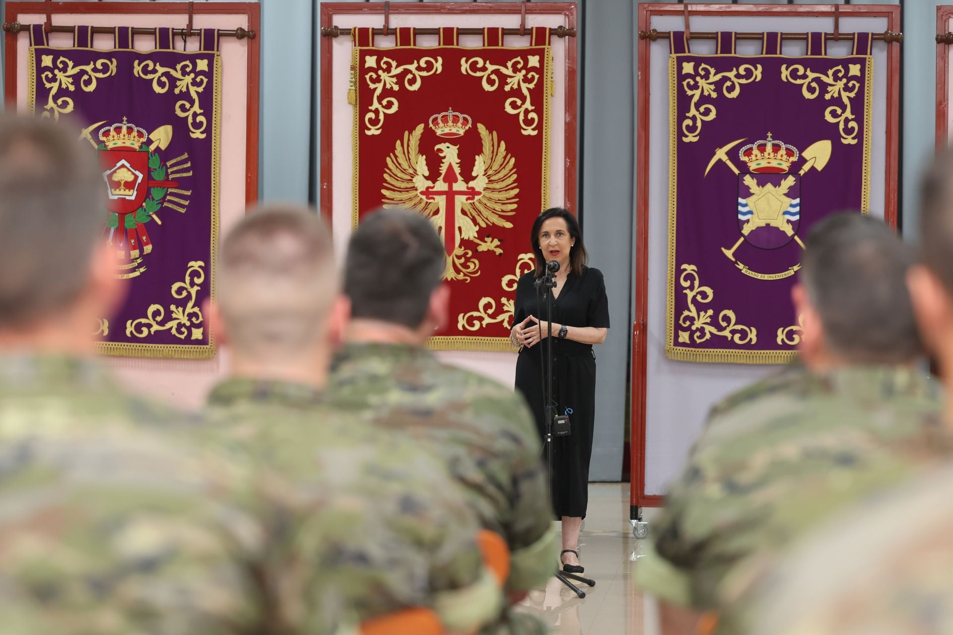 La visita de la ministra de Defensa al REI 11 de Ingenieros de Salamanca, en imágenes