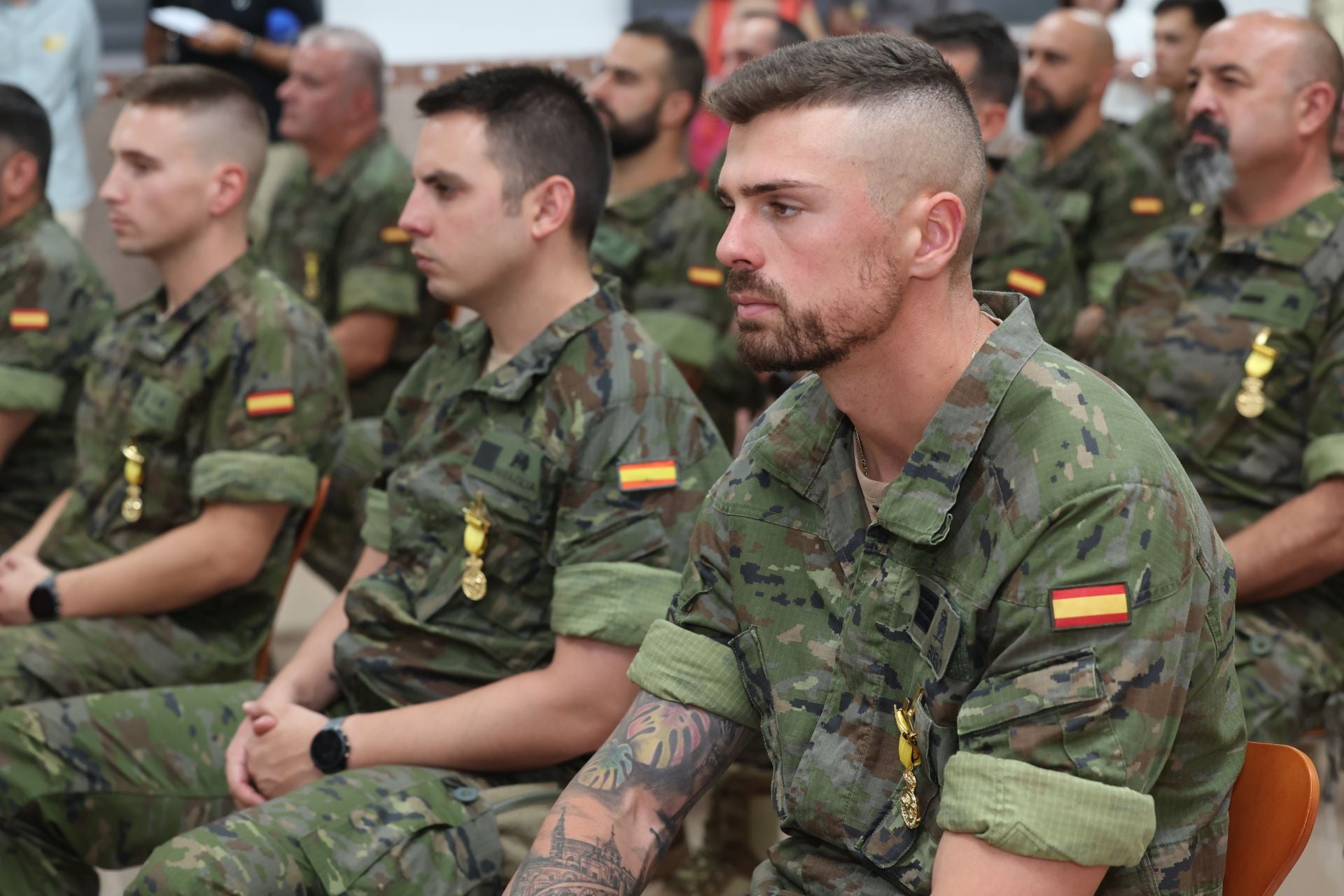 La visita de la ministra de Defensa al REI 11 de Ingenieros de Salamanca, en imágenes