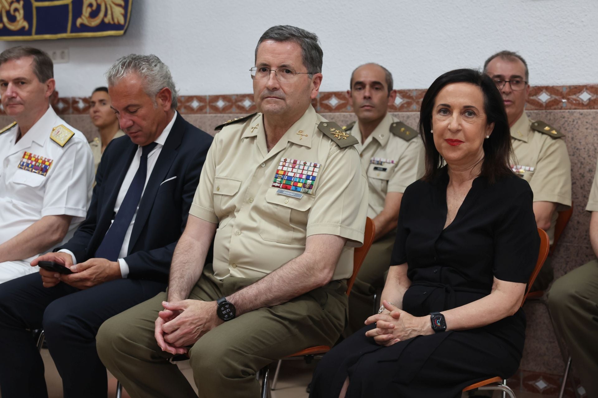 La visita de la ministra de Defensa al REI 11 de Ingenieros de Salamanca, en imágenes