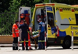 Una ambulancia en una imagen de archivo en Salamanca.