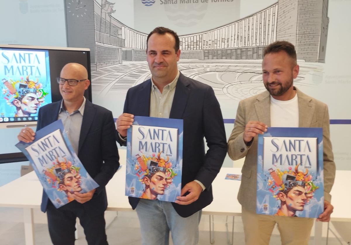 El alcalde de Santa Marta, David Mingo, junto al concejal de Fiestas, Juan Carlos Bueno, y el concejal de Juventud, Norberto Flores.