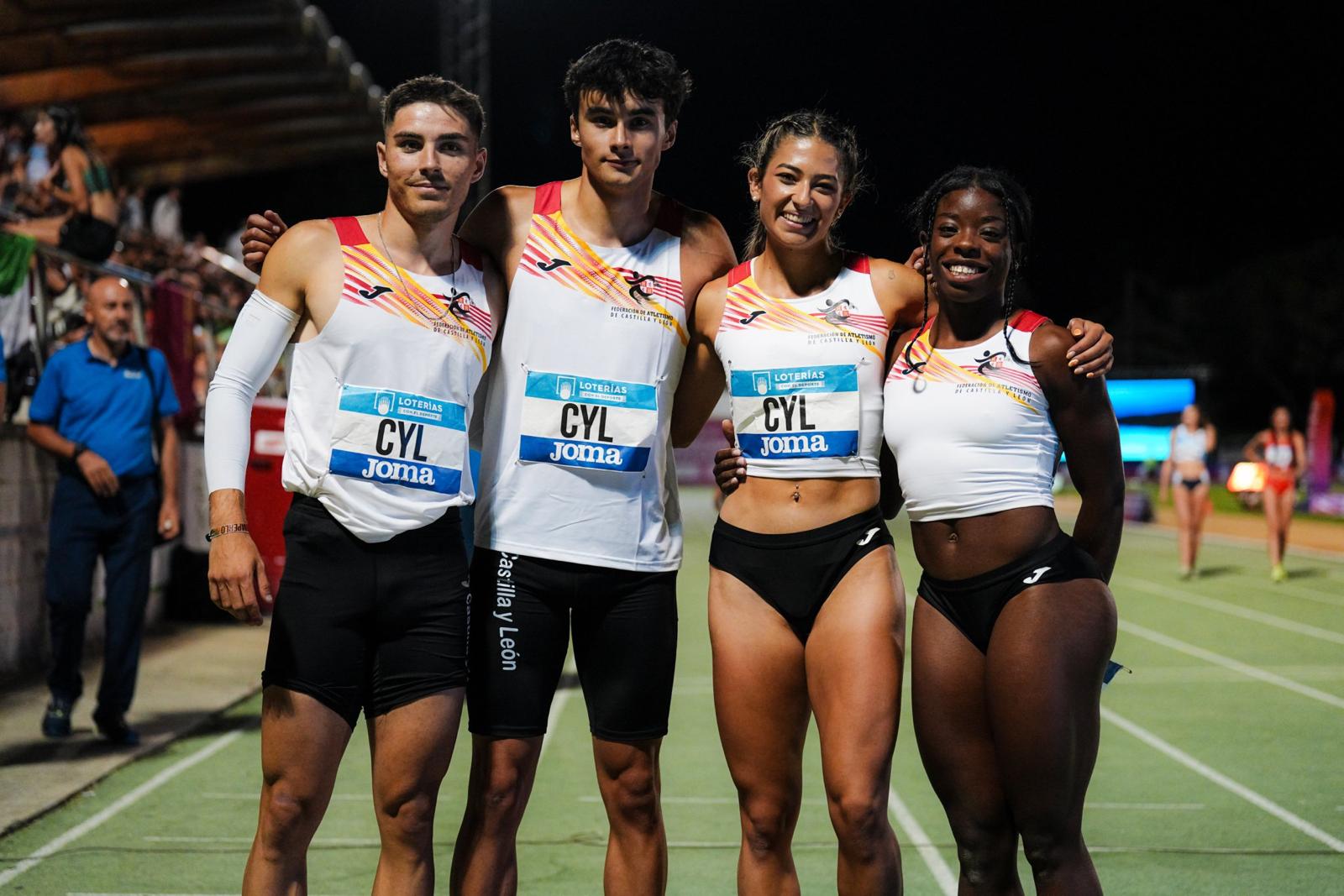 Rodrigo Fito junto a sus compañeros en el Campeonato