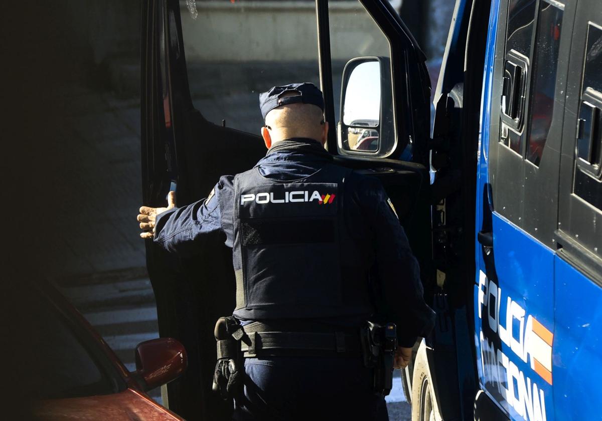 Imagen de archivo de un agente de la Policía Nacional de Salamanca.